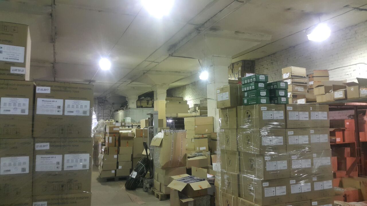 Фото потовых складов компании Диалин